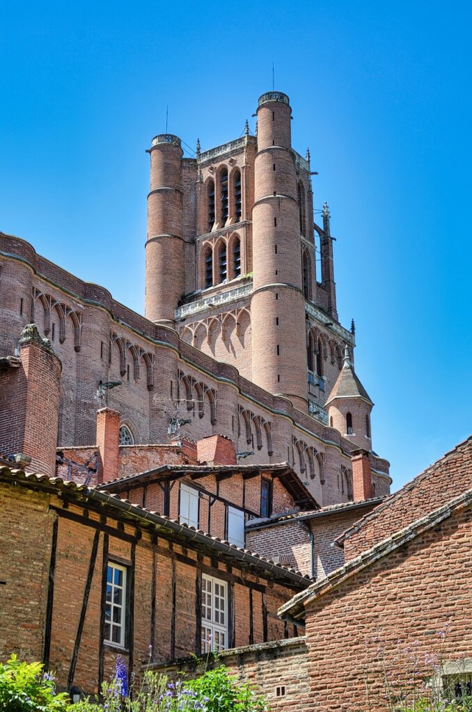 Cathédrale d'Albi, une ville dans la tarn où se déplace Boscat rénovation conception pour de la charpente.