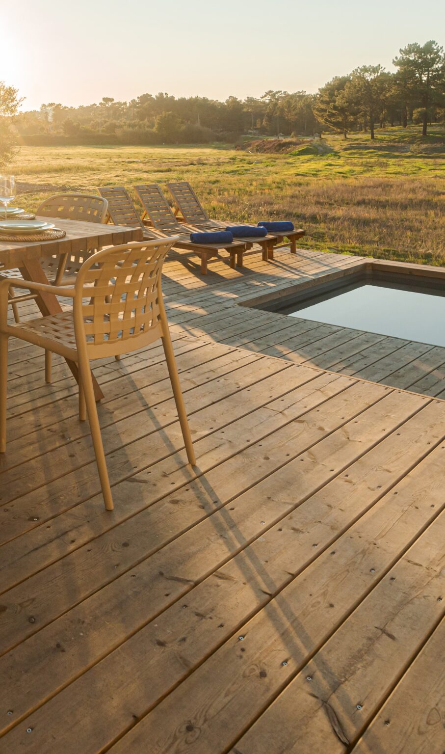 Terrasse bois autour de piscine